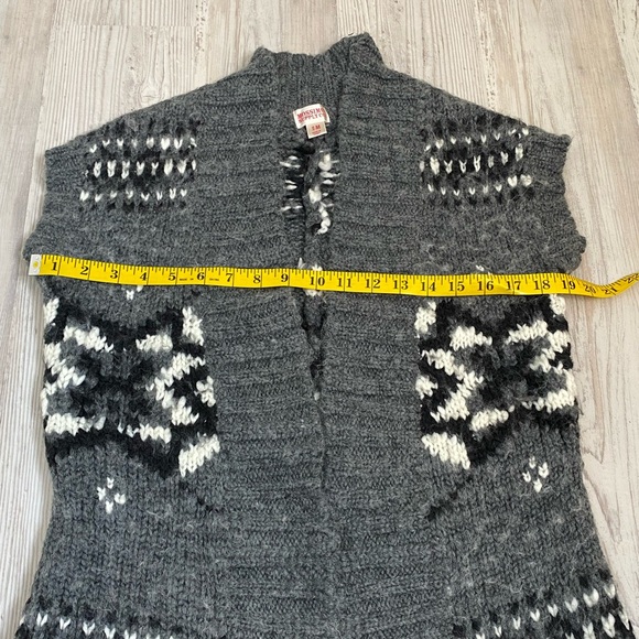 Mossimo Sweater Vest Size M Black Grey Wool Y2K Tribal Western Cozy Layer Boho - Picture 15 of 16